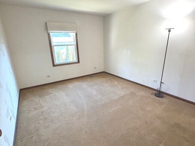 Building Photo - 4705 Elm St