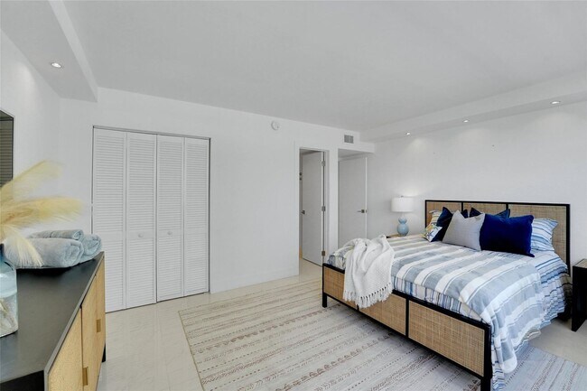 Building Photo - 3430 Galt Ocean Dr