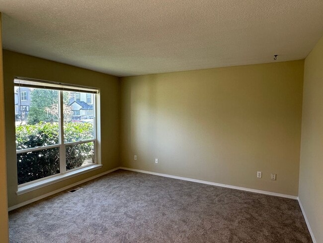 Building Photo - Spacious 3 Bedroom + 1 Bonus Room, 2 Bath House!