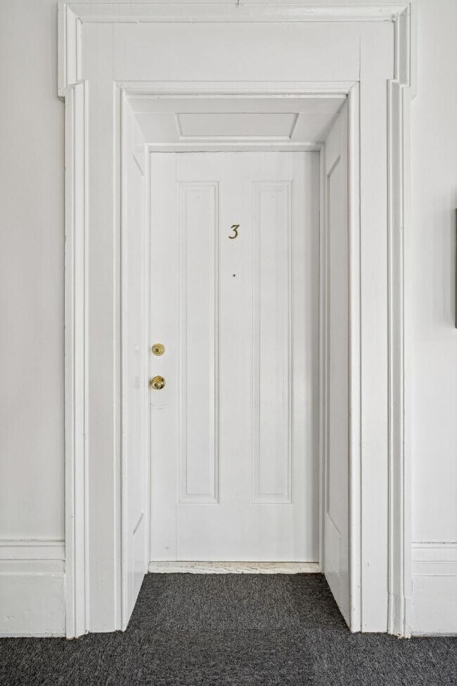 Building Photo - 302 N Church St