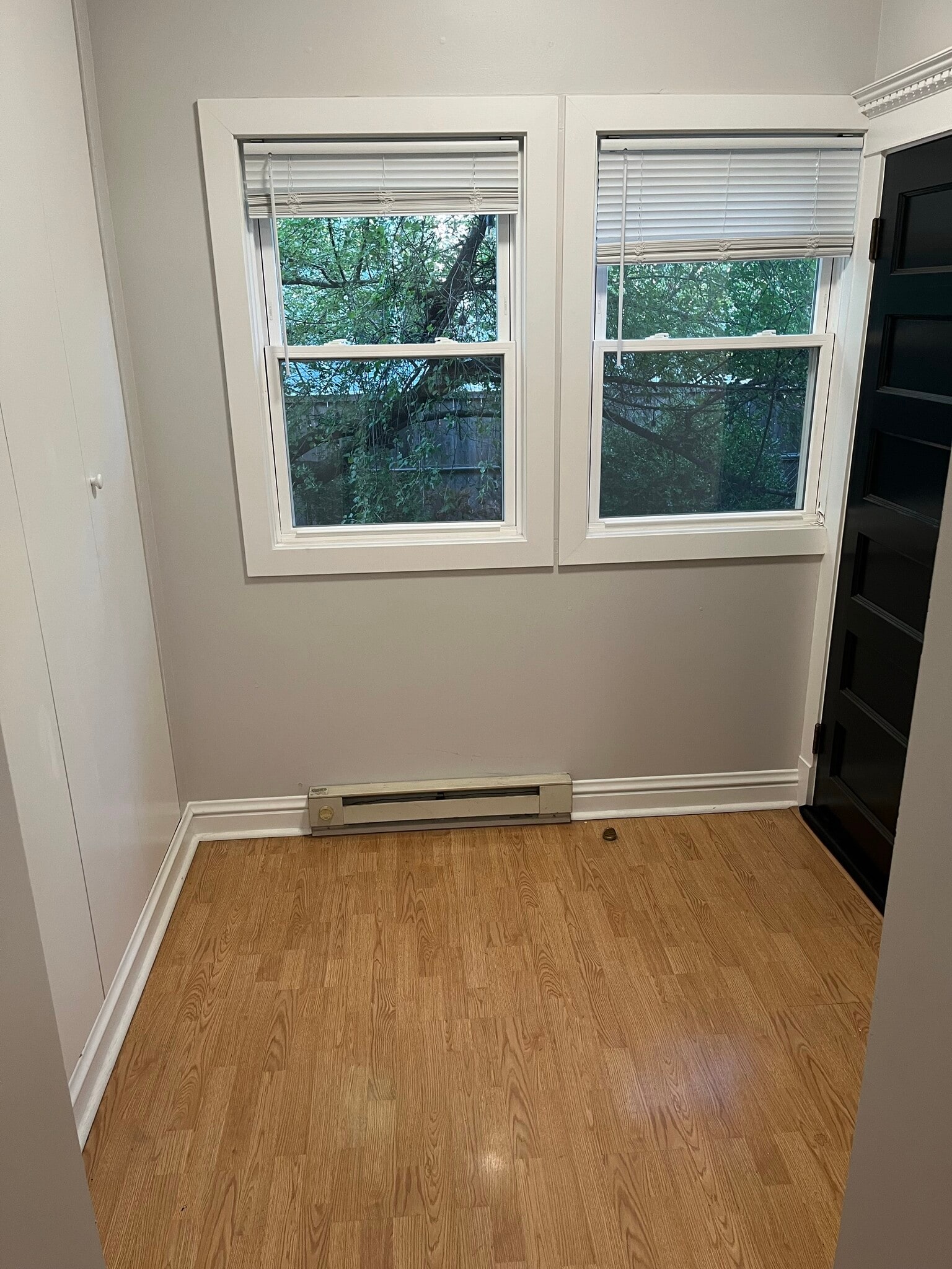 Building Photo - 1924 W Wilson Ave