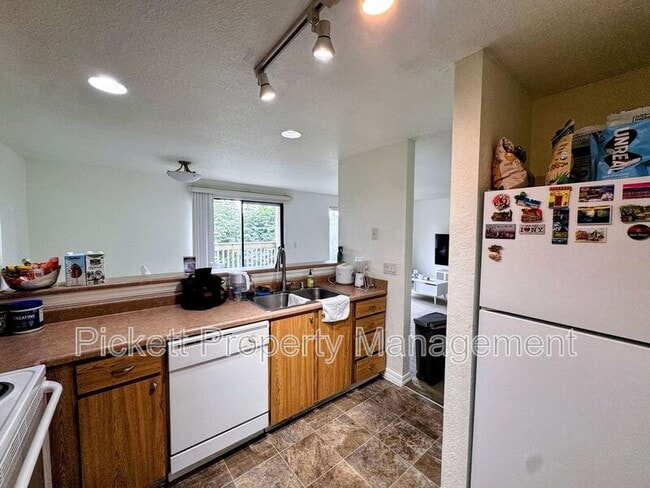 Building Photo - 1700 W Sunn Fjord Ln
