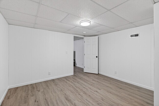 Building Photo - 1545 Reale Ave