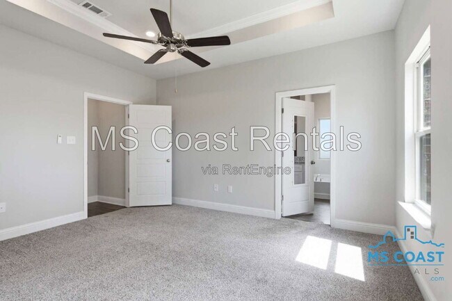Building Photo - 5543 Overland Dr