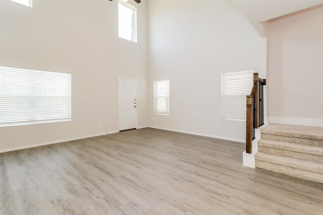 Building Photo - 15252 Estrella Rd E