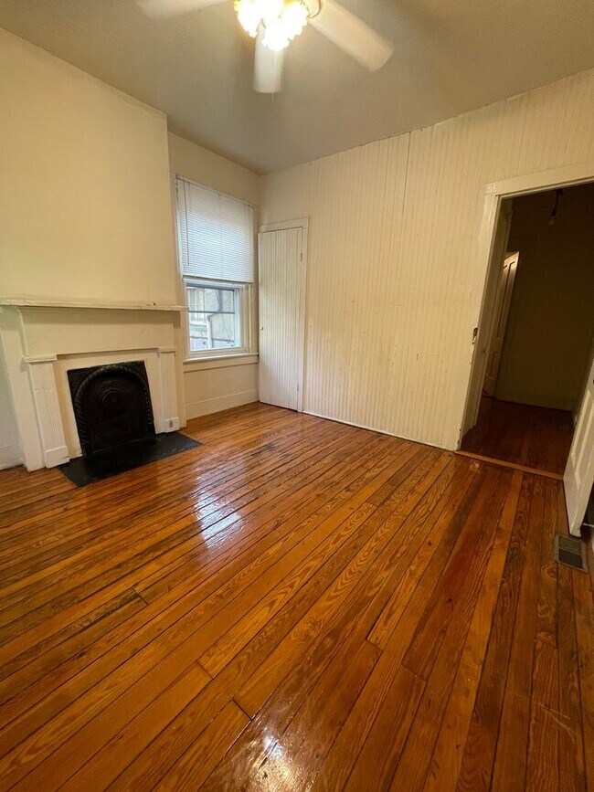 Building Photo - Amazing 3 bdrm/1.5 bath House Conveniently Located in The Heart of VCU and Downtown!