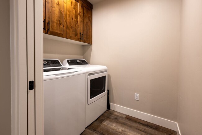 Building Photo - Beautiful 3 Bed, 2.5 Bath Townhome in Ashton