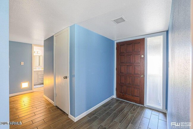 Building Photo - 401 Paladin Cir