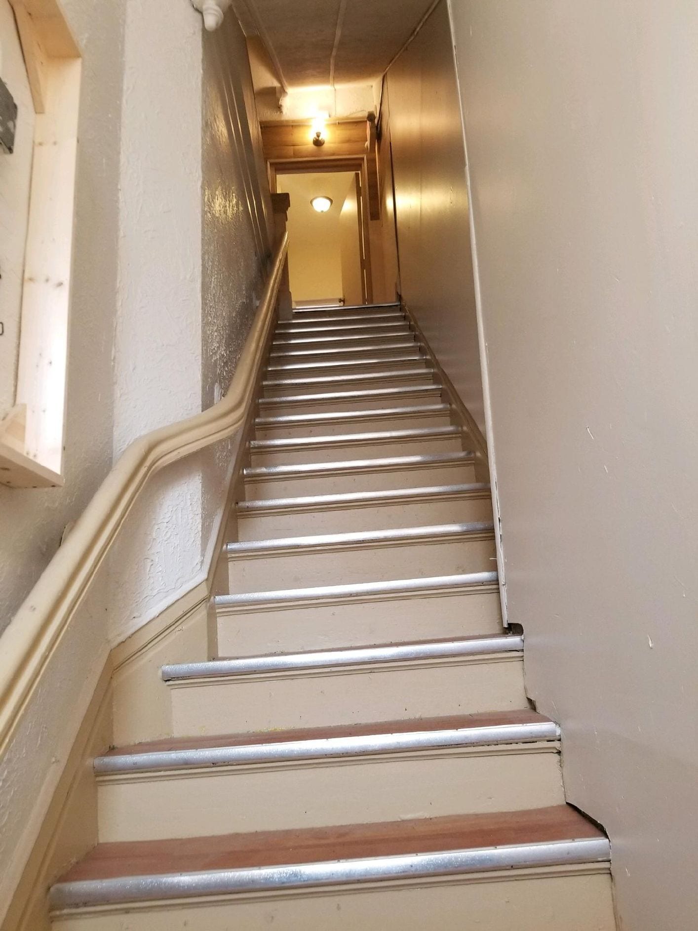 Hallway - 3533 Butler St