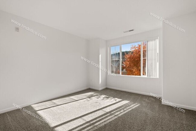 Building Photo - 2ND MONTH FREE! Charming Townhome w/ Fireplace, Balcony & More Near Progress Ridge!