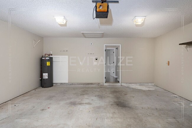 Building Photo - Gorgeous 3 Bed 2 Bath Brick Cottage on Corner Lot