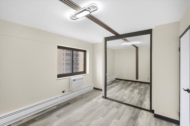 Building Photo - 7337 S South Shore Dr