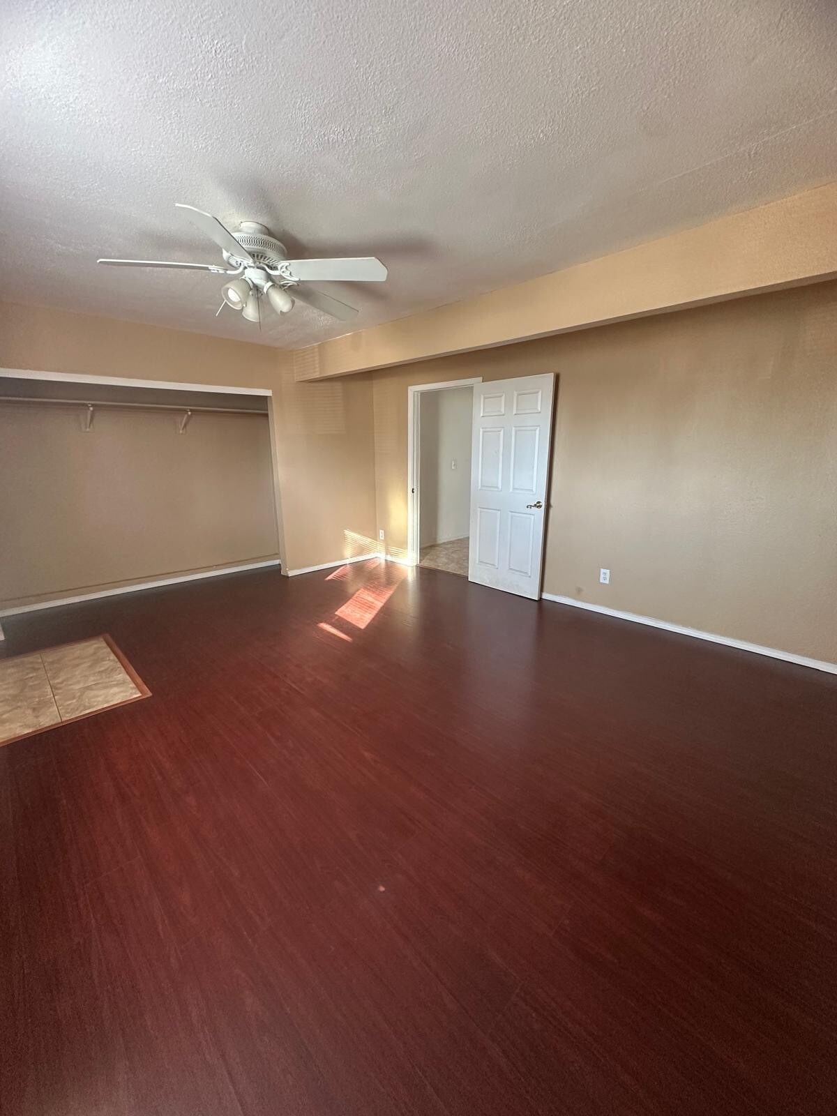 Building Photo - 1817 W La Sierra Dr