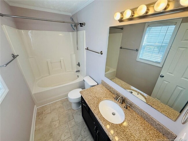 Building Photo - 318 Hawthorn Dr