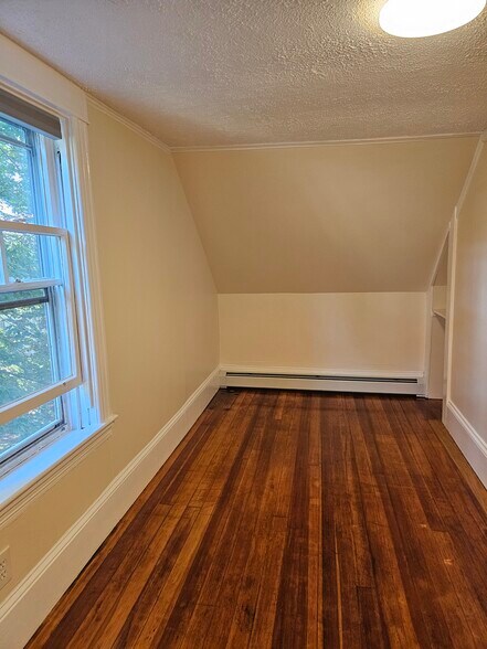 Building Photo - 146 Pidge Ave