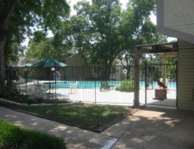 Building Photo - 803 Cardinal Creek Blvd