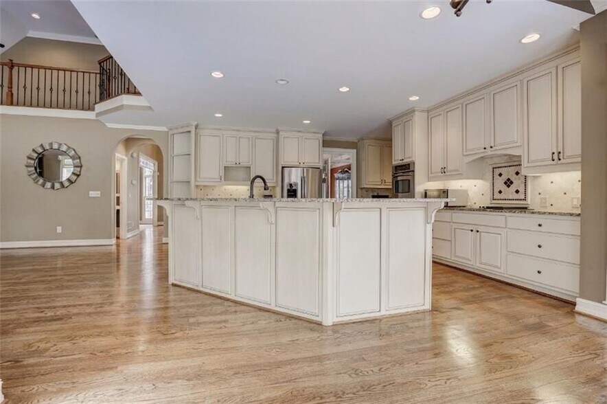 Building Photo - 9485 Nesbit Lakes Dr