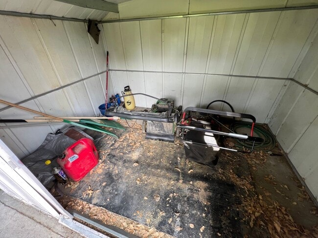 Building Photo - 429 E Pine St