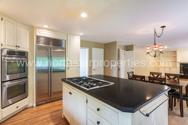Building Photo - 16754 Quail Ct