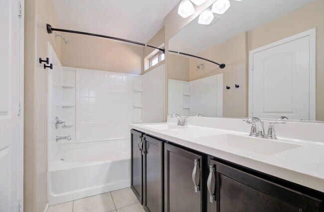 Building Photo - 2014 N 77th Dr