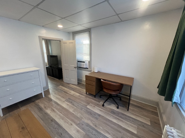 Building Photo - 513 E Montgomery Ave