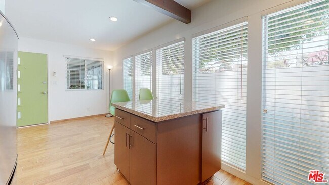 Building Photo - 10333 Santa Monica Blvd