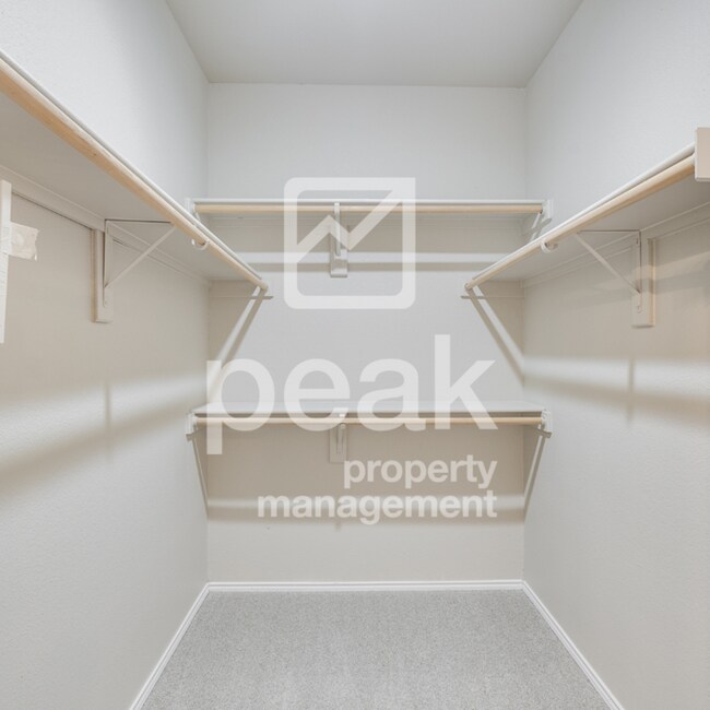 Building Photo - 4 Bedroom/2 Bathroom HOME FOR LEASE! Just ...