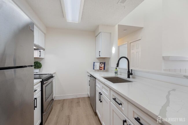 Building Photo - 7518 Tamarron Dr