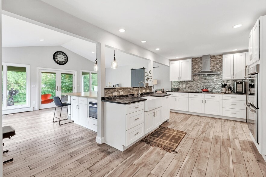 Building Photo - 26 Pearsall Pl