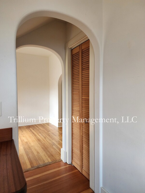 Building Photo - 4542 NE 32nd Pl