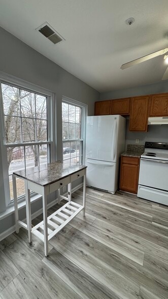 Building Photo - 7927 Foxcrest Ct