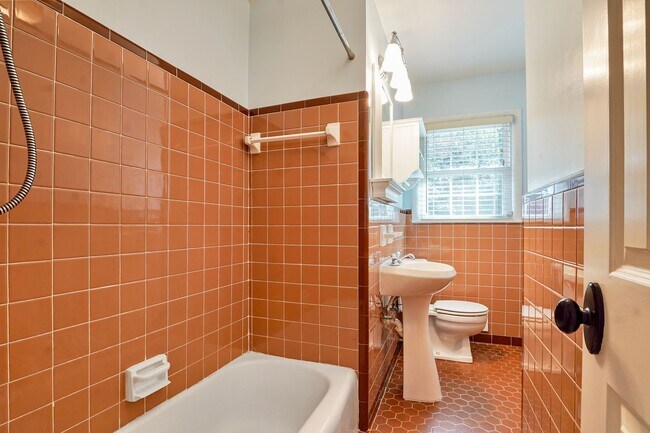 Building Photo - Convenient 3BR/2BA in Homewood on dead-end street