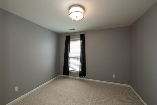 Building Photo - 331 Balaban Cir