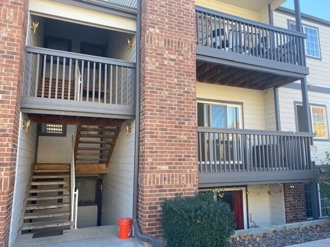 Primary Photo - 6310 Oak St