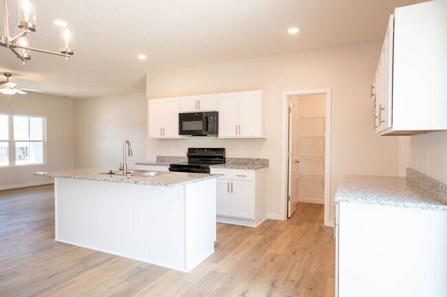 Building Photo - BRAND NEW 3 BEDROOM HOME - Mount Vernon, MO