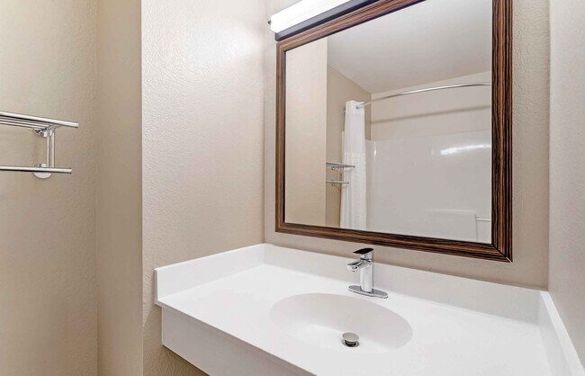 Building Photo - Furnished Studio-Asheville - Tunnel Rd.