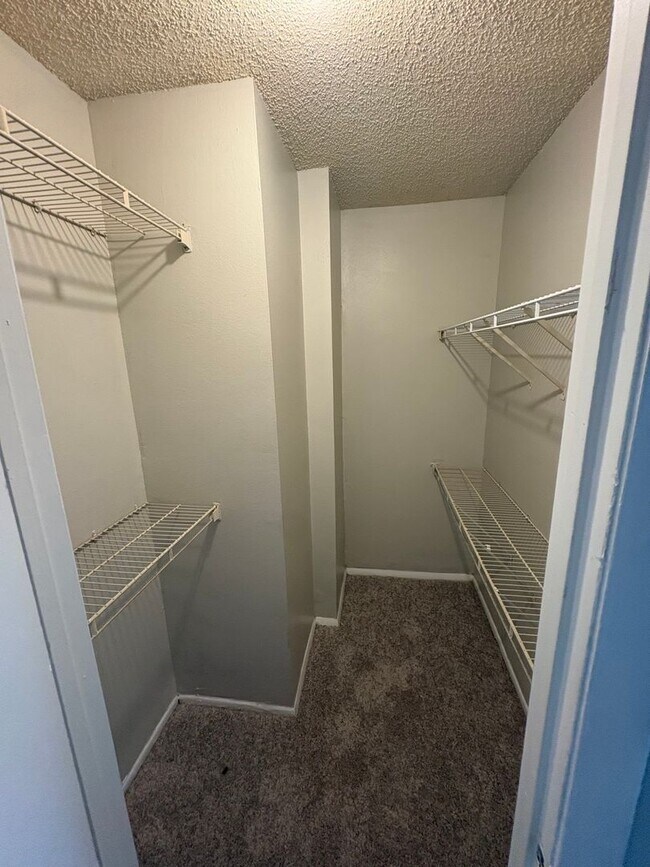 Building Photo - 1 bed 1 bath First Floor!!