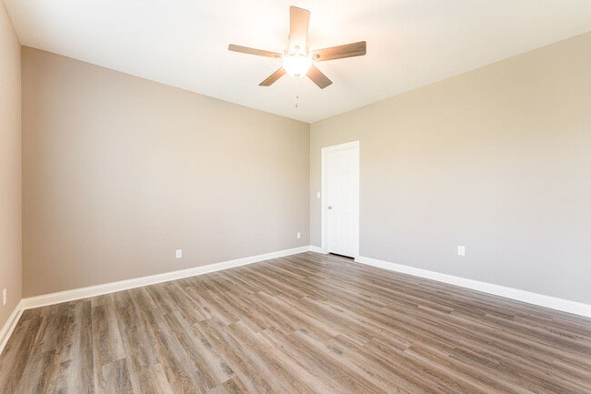 Building Photo - 2368 Concord Dr