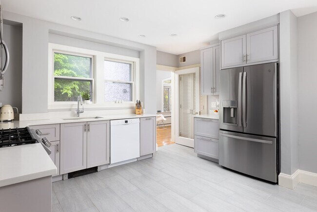 Building Photo - 17 Willow St