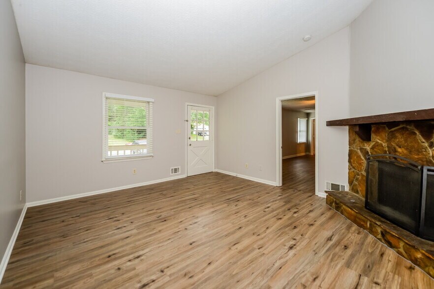 Building Photo - 1847 Litchfield Rd SW