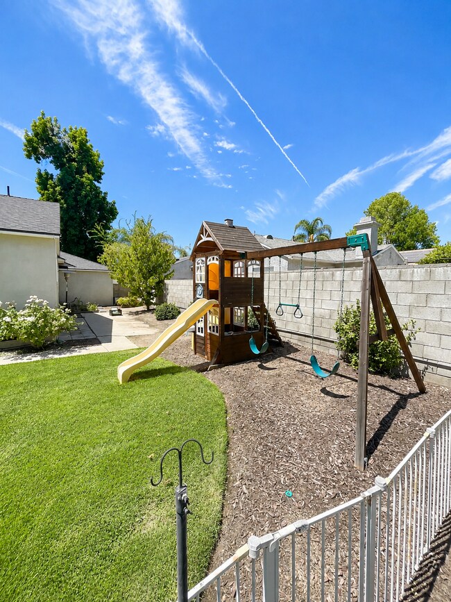 Building Photo - 9942 Bevis Ave