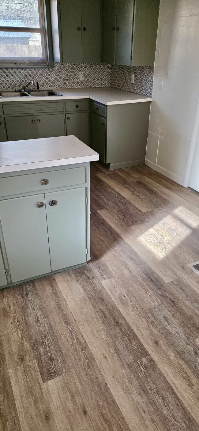 Building Photo - 601 N Sixth Street