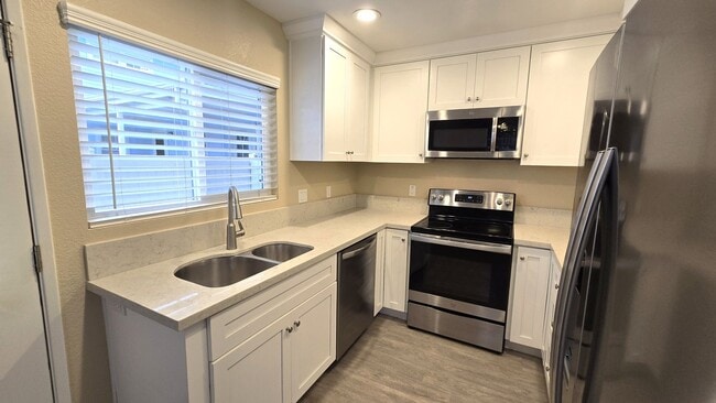 Building Photo - 542-546 3rd St