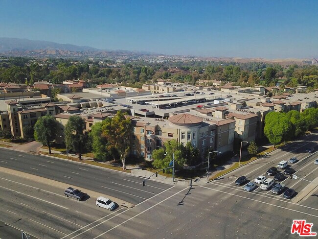 Building Photo - 24585 Town Center Dr