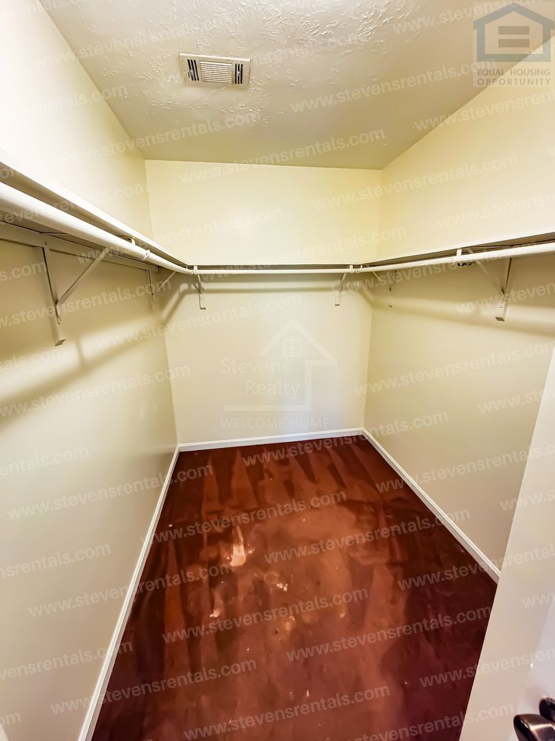 Building Photo - 419 Oriole Dr