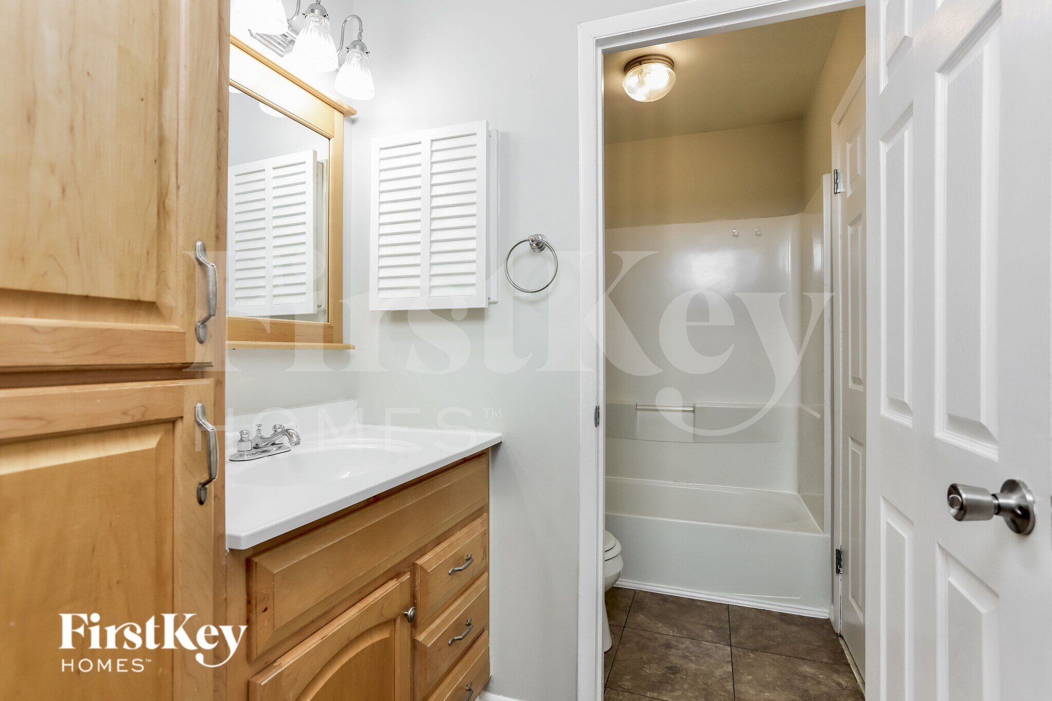 Building Photo - 323 Turfwood Dr