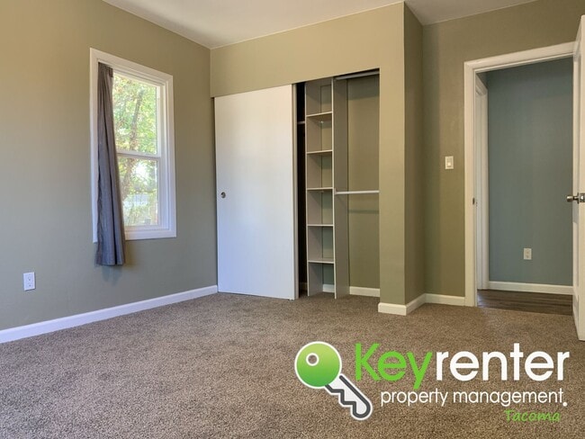 Building Photo - Recently Remodeled 3bd/1.5Bath Tacoma House!