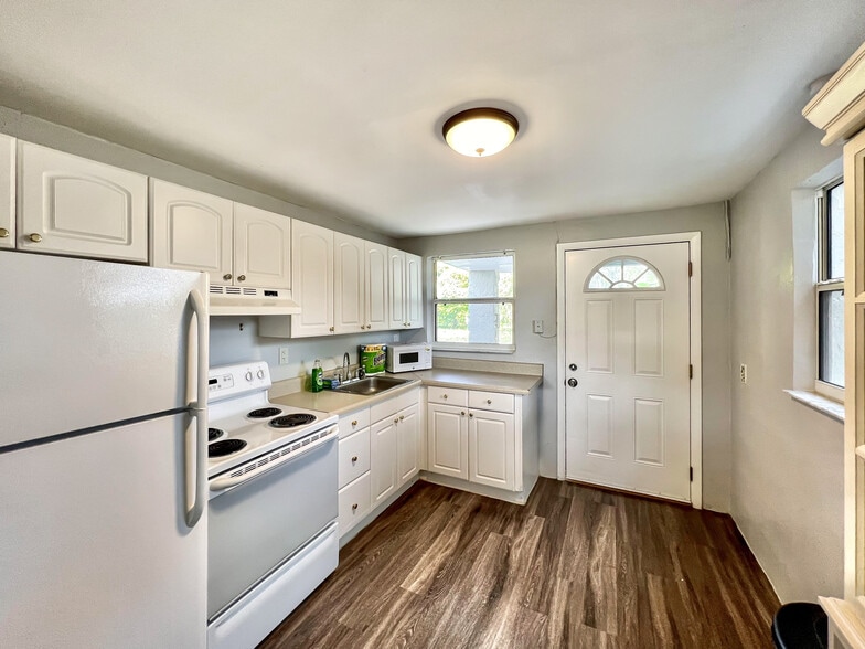 Primary Photo - 12866 Campbell Ln