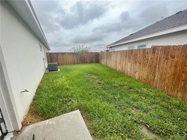 Building Photo - 3918 Las Vistas Ln