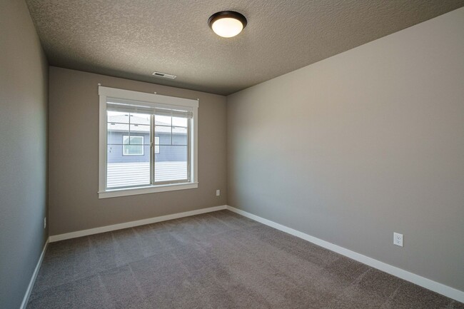 Building Photo - NO APPLICATION FEE: 4 Bedroom 2.5 Bath wit...